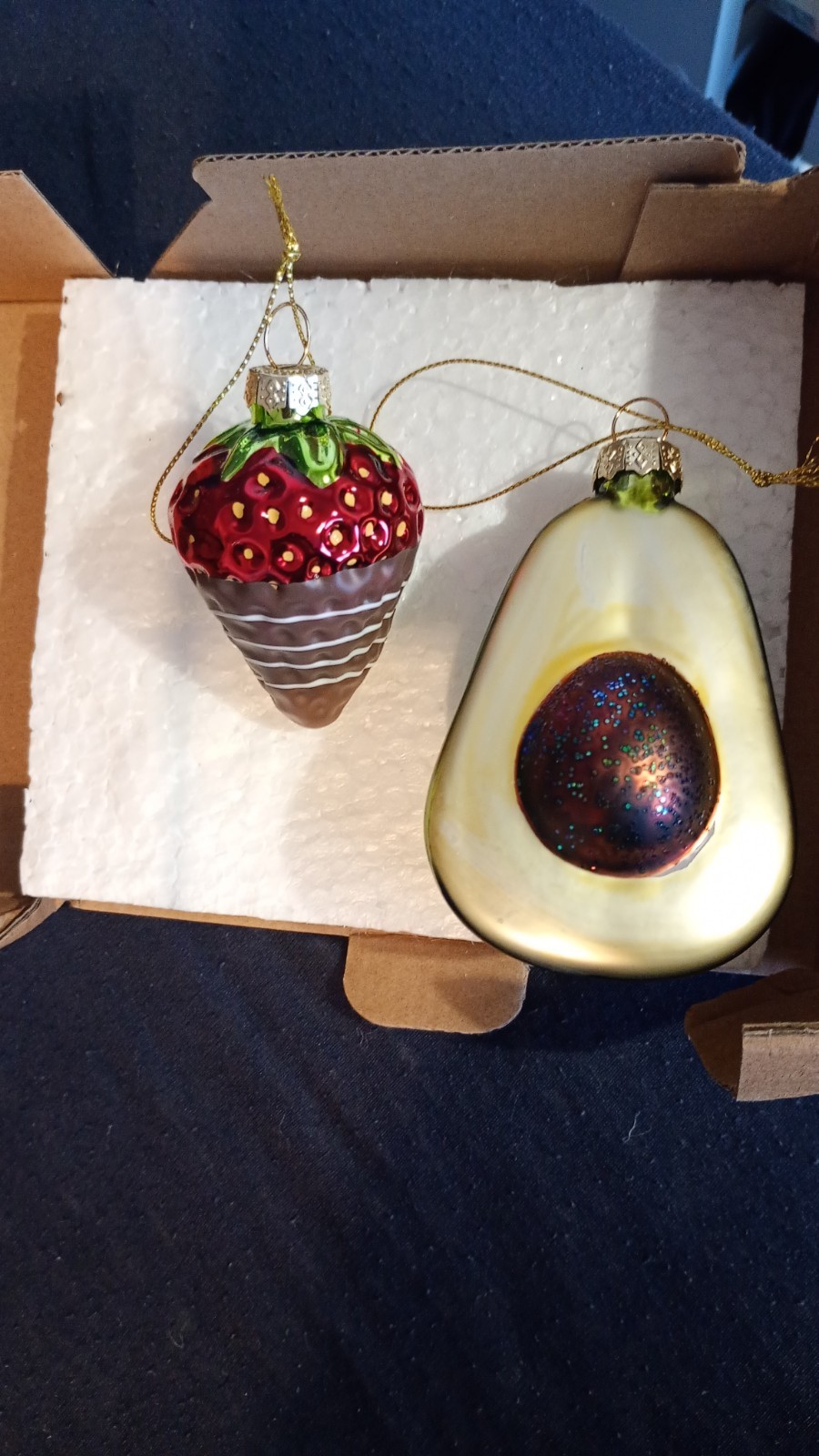 Glass Christmas tree ornament 2pack avocado & strawberry with chocolate - Image 3