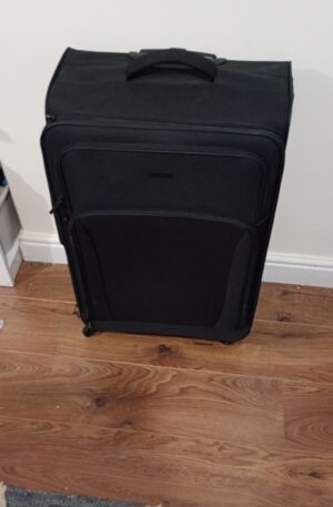 John Levis Melbourne Wheel Large Suitcase 73cm, broken handle &Few Scratches