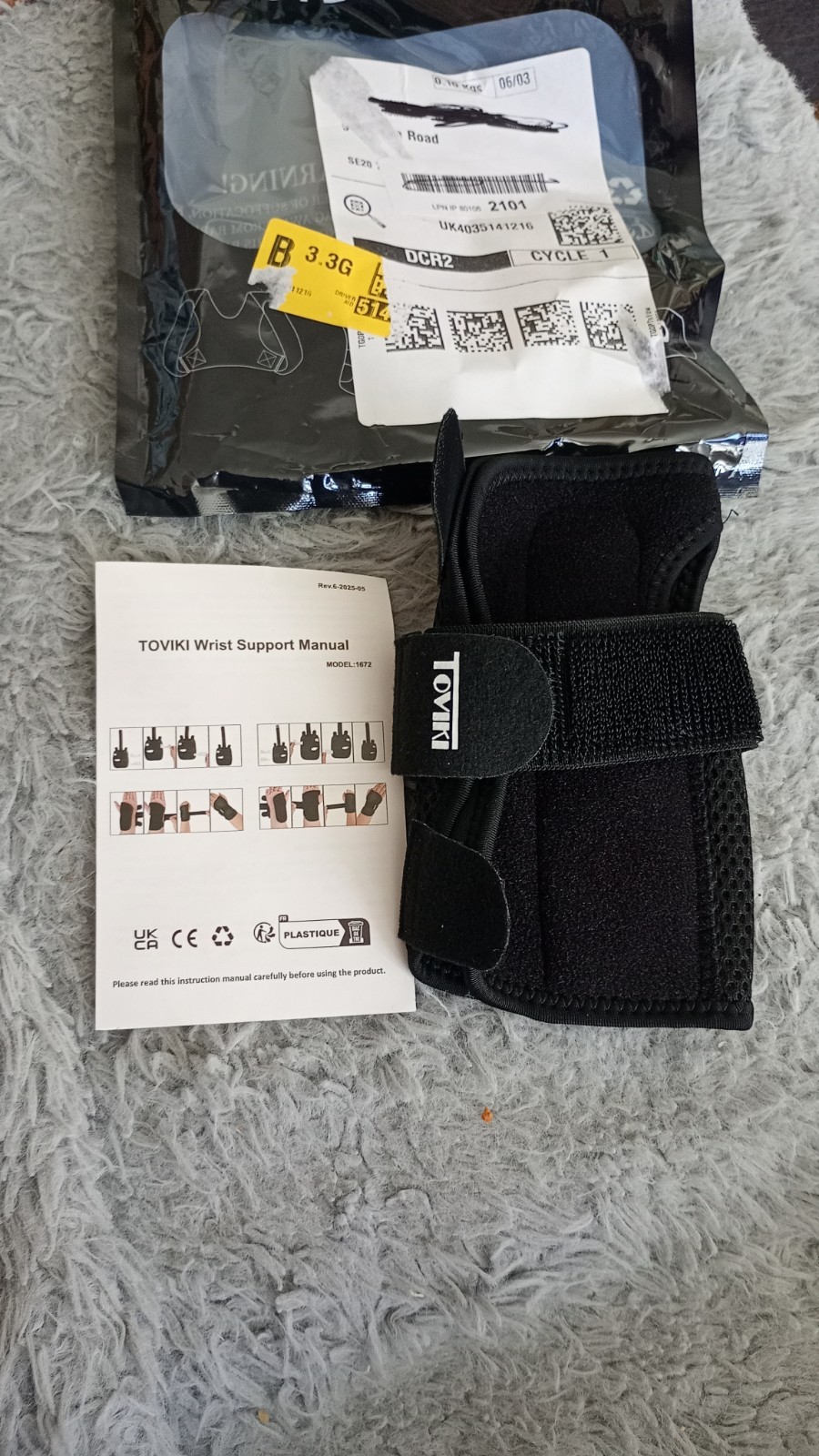 TOVIKI Wrist Support Brace Right Hand with 2 Metal Splints for Joint Pain Carpal - Image 3