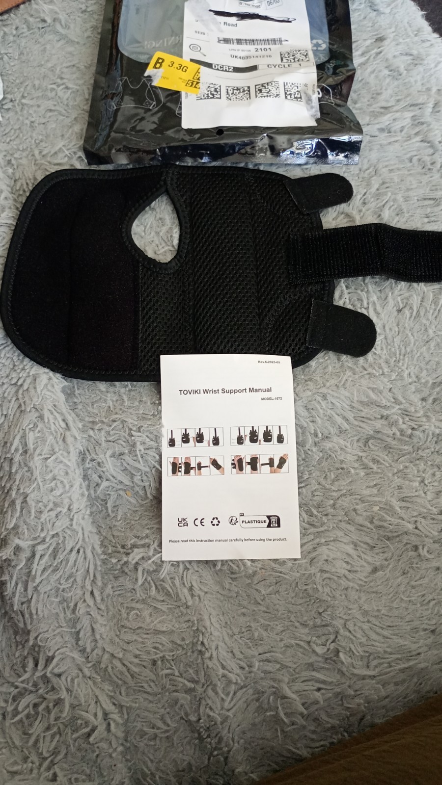 TOVIKI Wrist Support Brace Right Hand with 2 Metal Splints for Joint Pain Carpal - Image 4