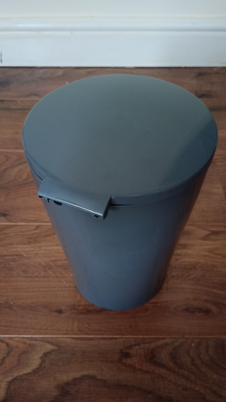 TATAY Grey Plastic Bathroom Bin Swing Lid, 6L Capacity, 19x19x28cm - Image 4
