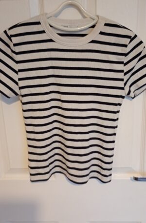 SHORT SLEEVE KNIT JUMPER WITH CONTRAST TRIMS Size M
