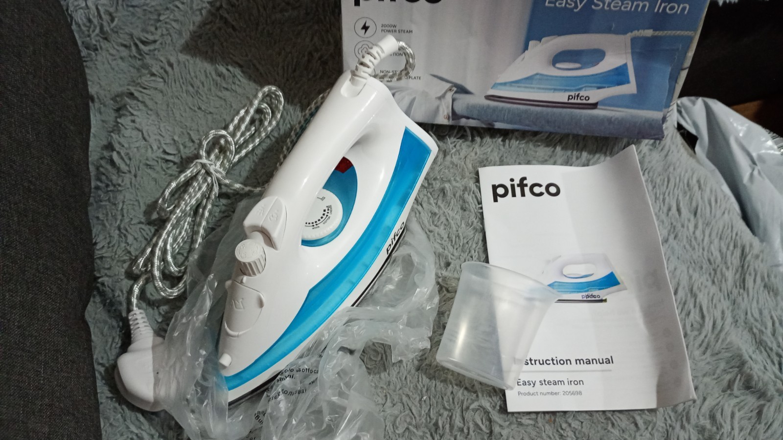 PIFCO Easy Steam Iron - Non-stick Soleplate - Lightweight - 2000w - 10ml Blue - Image 3