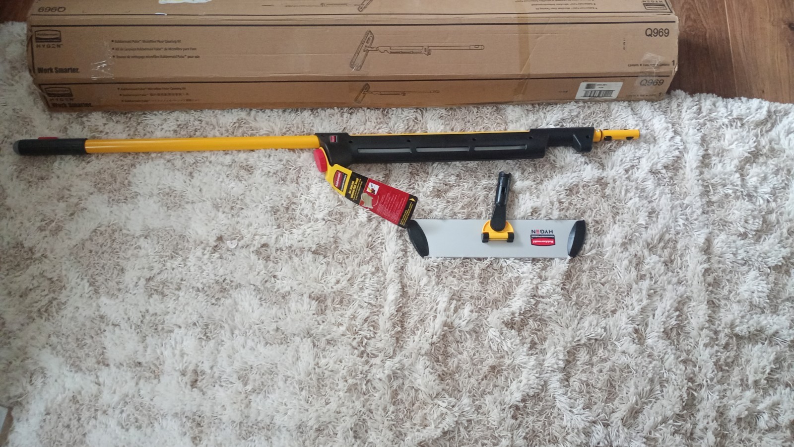 Spray mop floor cleaning set PULSE, with mop holder and handle, yellow / black. - Image 3