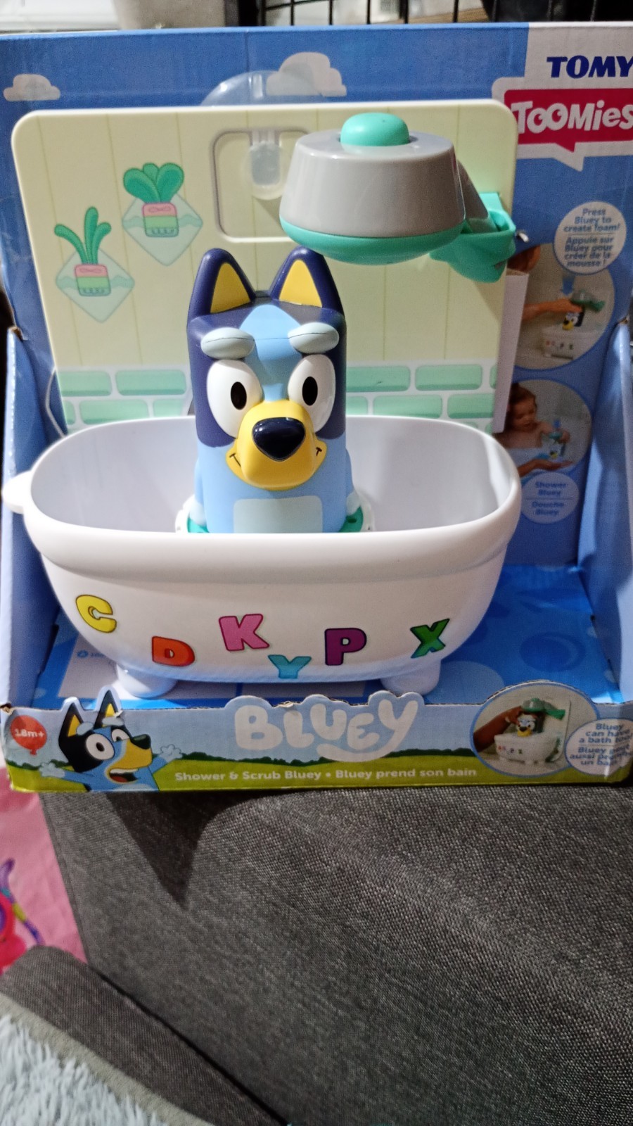 Tomy Toomies Bluey Shower & Scrub Baby Bath. - Image 3