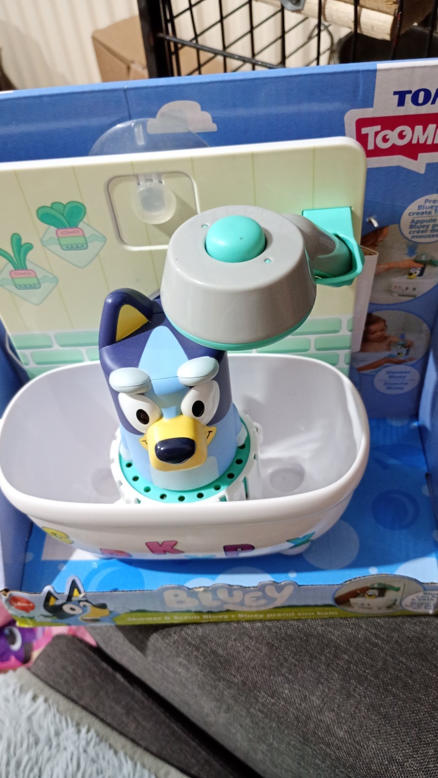 Tomy Toomies Bluey Shower & Scrub Baby Bath. - Image 4
