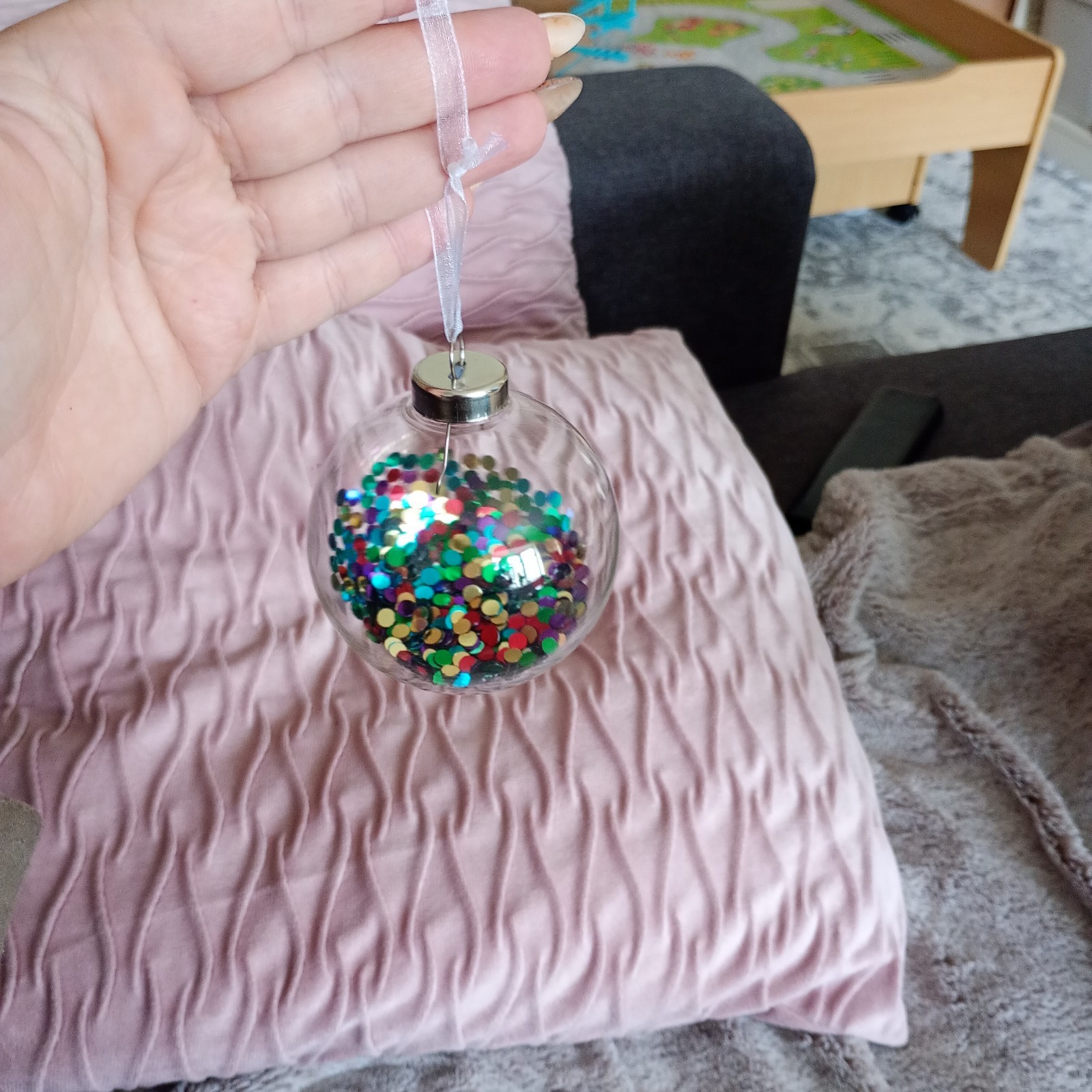 Set of 6 Confetti Christmas Tree Baubles 80mm - Image 4